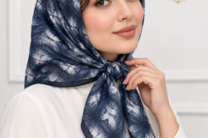 روسری نخی قواره 120 زنانه طرح‌دار رنگ سرمه‌ای